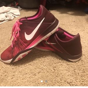 BARELY USED pink NIKE tennis shoes
